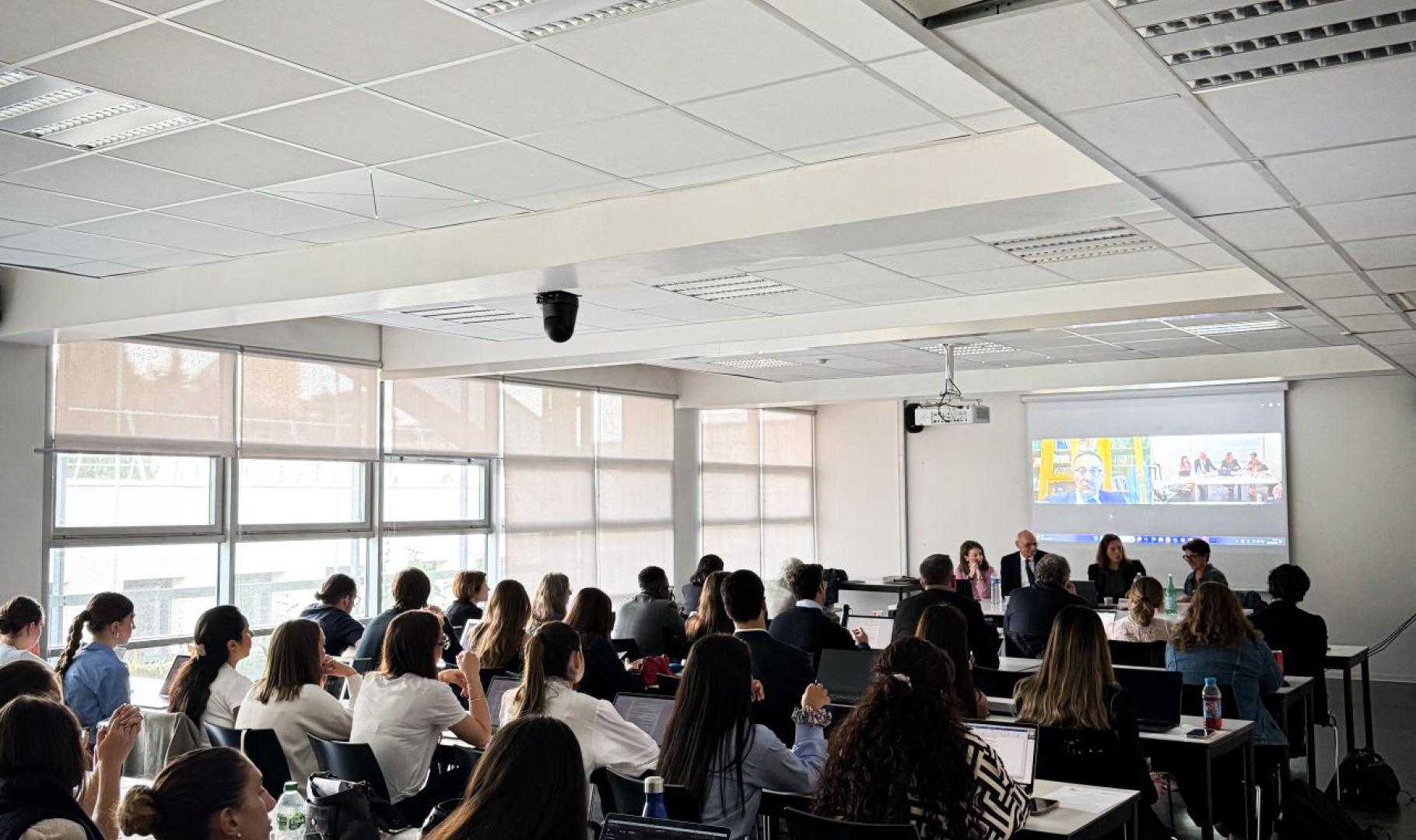 image d'étudiants en cours
